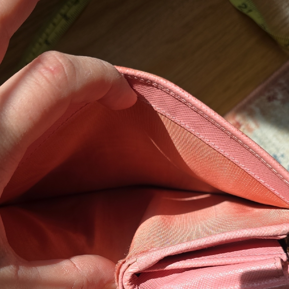 Prada Wallet w/ Dustbag and Box. - Picture 10 of 16